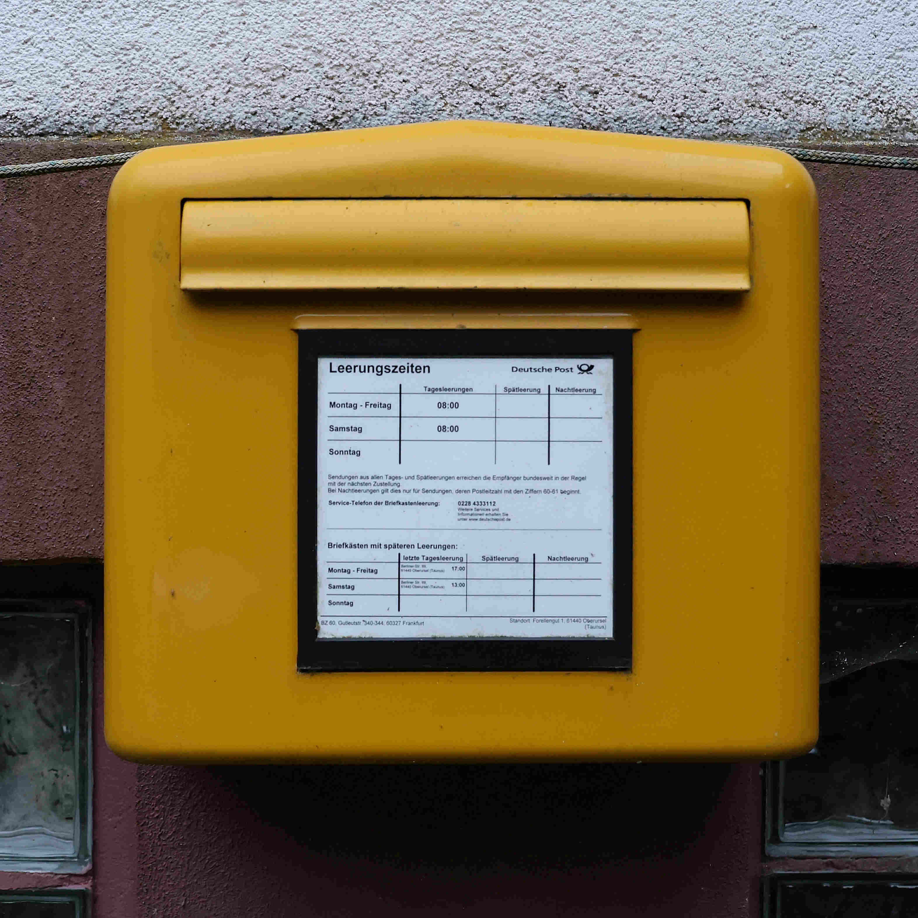 Post-Briefkasten auf dem Forellengut Herzberger, Leerung von Montag bis Samstag um 08:00 Uhr Post-Briefkasten auf dem Forellengut Herzberger, Leerung von Montag bis Samstag um 08:00 Uhr